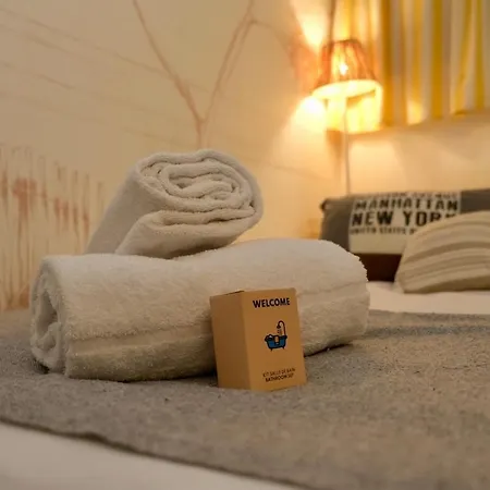 - Petit Studio, Hyper Centre